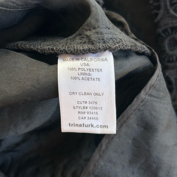 Trina Turk Eyelet Lace Appliqué Scalloped Shorts Black
Pockets Women's Size 2 - Picture 10 of 12